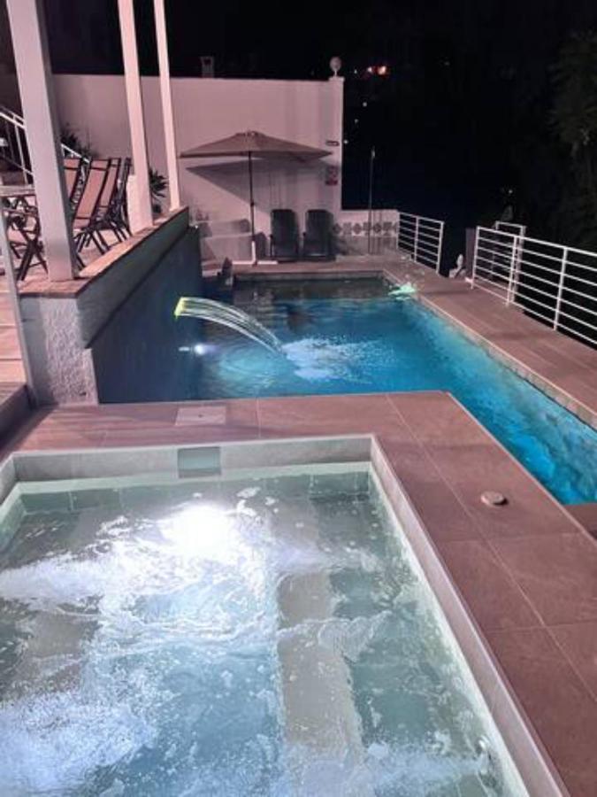 C Dans Avec Piscine Chauffee & Jacuzzi, Chauffe En Extra Apartamento
