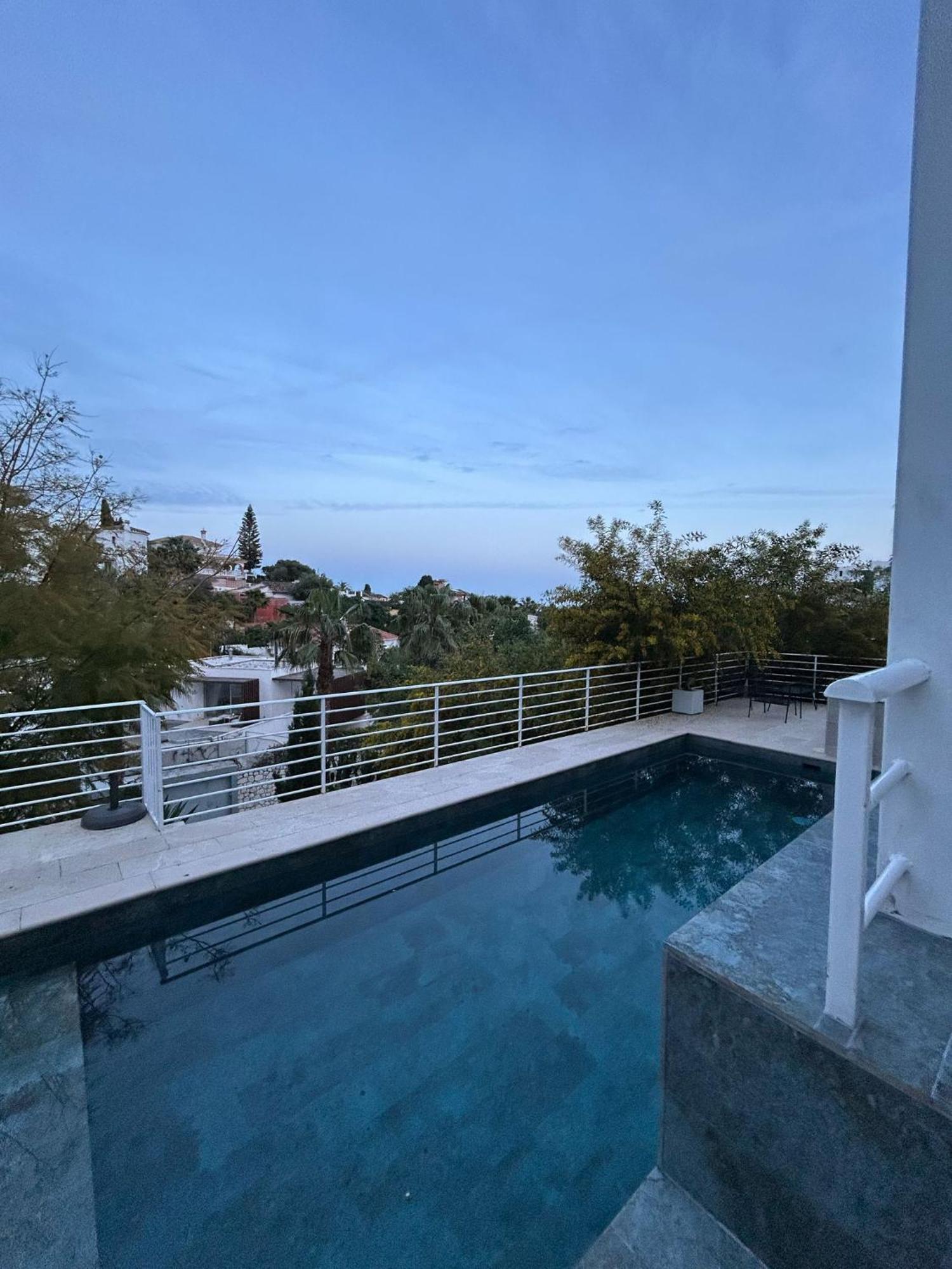 Apartamento C Dans Avec Piscine Chauffee & Jacuzzi, Chauffe En Extra Benalmádena